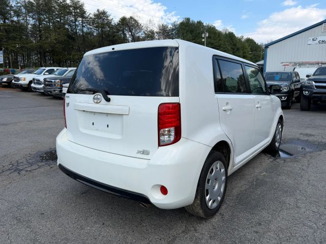 ScionxB Hatchback 4D5