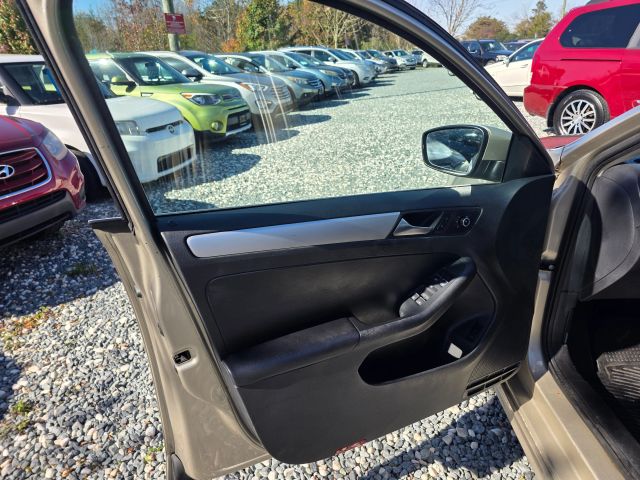 VolkswagenJetta 2.5L SE Sedan 4D11