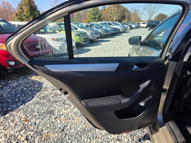 VolkswagenJetta 2.5L SE Sedan 4D14