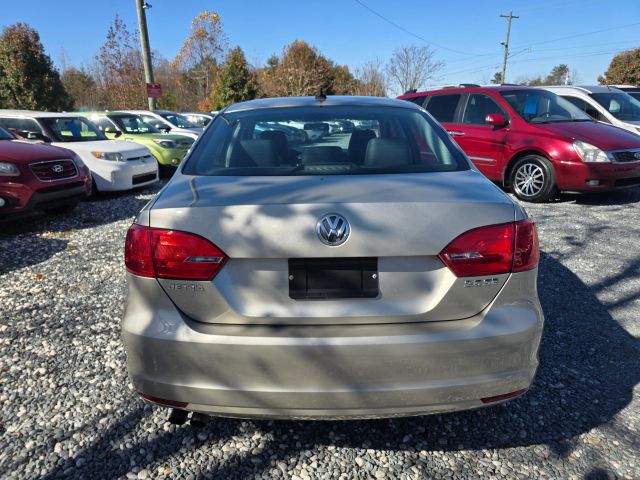 VolkswagenJetta 2.5L SE Sedan 4D6