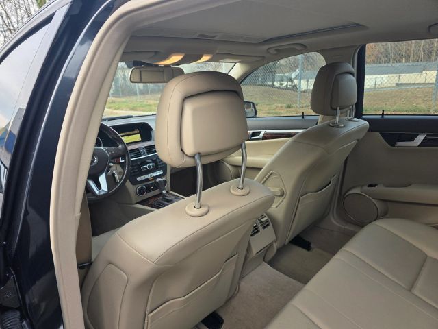 Mercedes-BenzC-Class C 250 Luxury Sedan 4D17