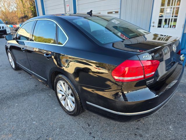 VolkswagenPassat 2.5L SEL Sedan 4D7