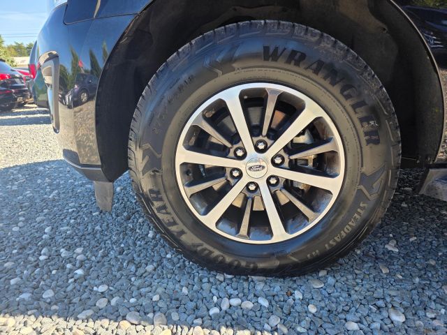 FordExpedition MAX XLT Sport Utility 4D9