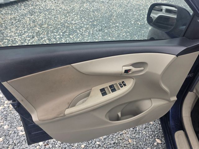 ToyotaCorolla LE Sedan 4D11