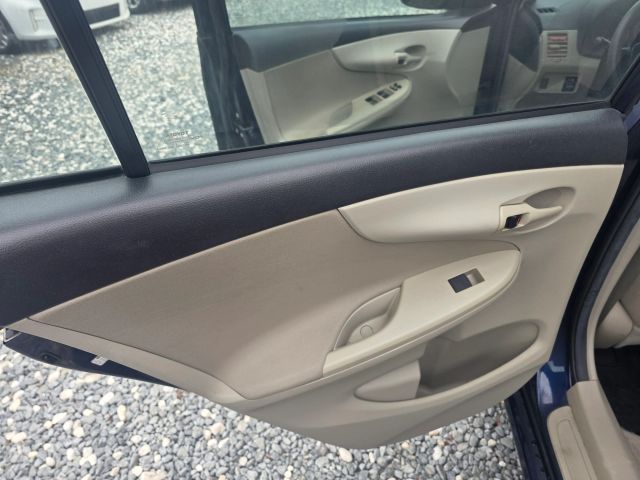 ToyotaCorolla LE Sedan 4D17