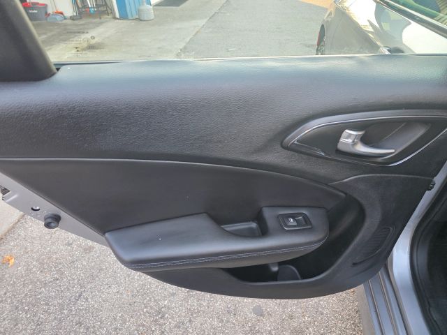 Chrysler200 200S Sedan 4D17