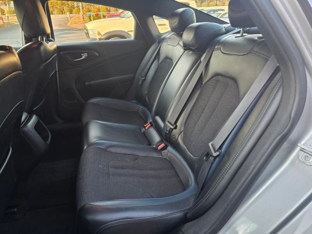 Chrysler200 200S Sedan 4D19