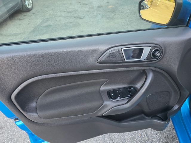 FordFiesta SE Sedan 4D11