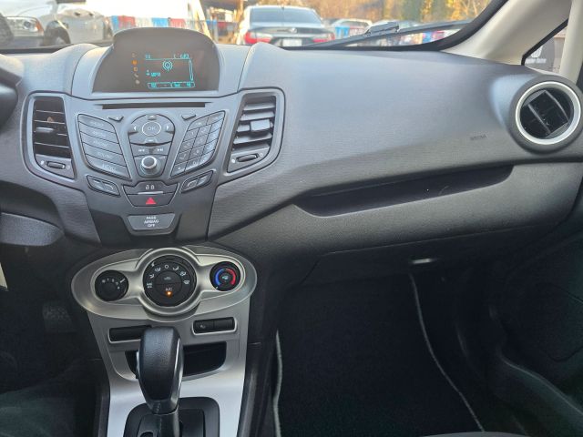 FordFiesta SE Sedan 4D16