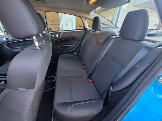 FordFiesta SE Sedan 4D20