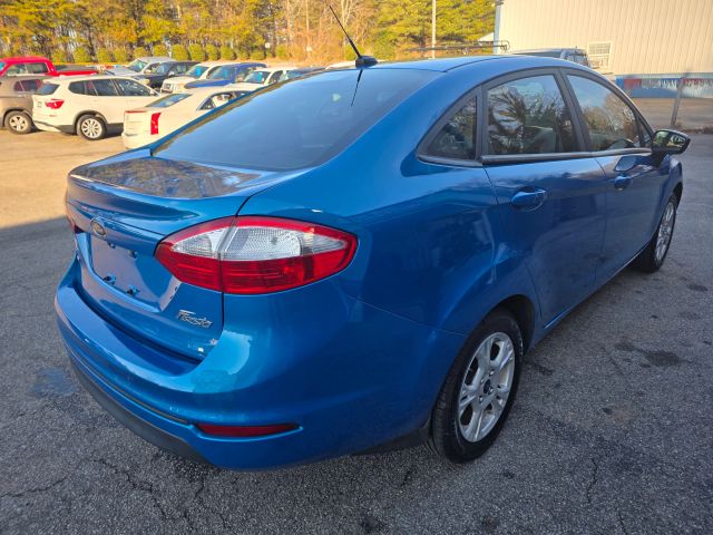 FordFiesta SE Sedan 4D5