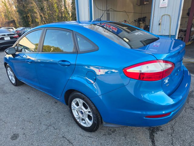 FordFiesta SE Sedan 4D7