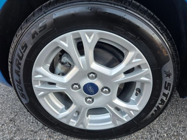 FordFiesta SE Sedan 4D9