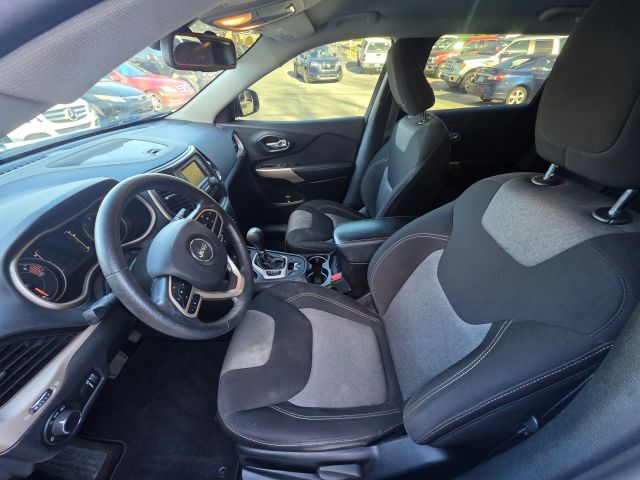 JeepCherokee Sport SUV 4D12