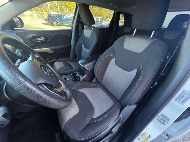 JeepCherokee Sport SUV 4D14