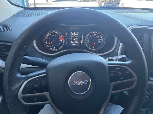 JeepCherokee Sport SUV 4D15