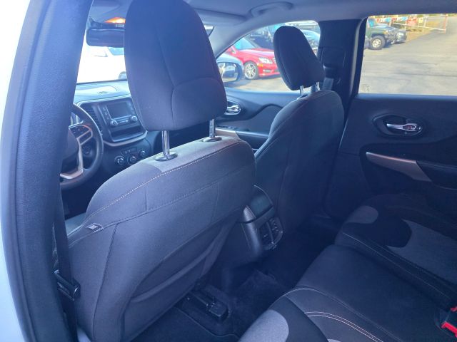 JeepCherokee Sport SUV 4D18