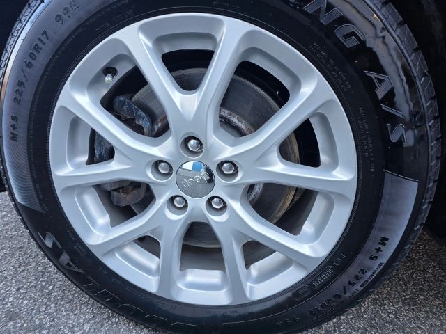 JeepCherokee Sport SUV 4D9