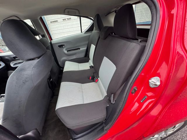 ToyotaPrius c Two Hatchback 4D10