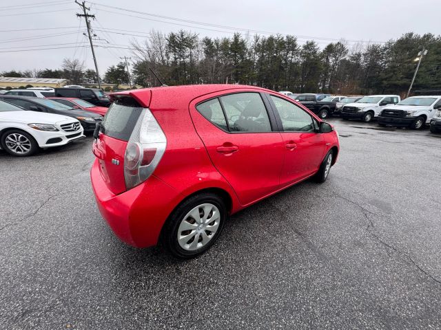 ToyotaPrius c Two Hatchback 4D6