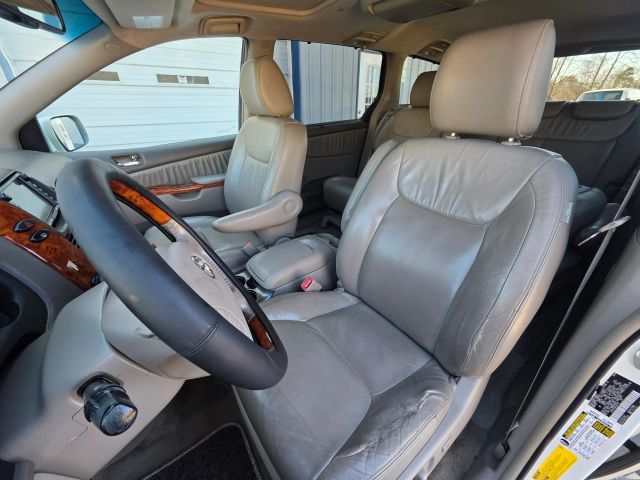 ToyotaSienna XLE Limited Minivan 4D14