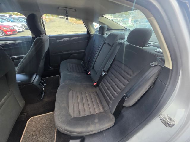 FordFusion SE Sedan 4D20