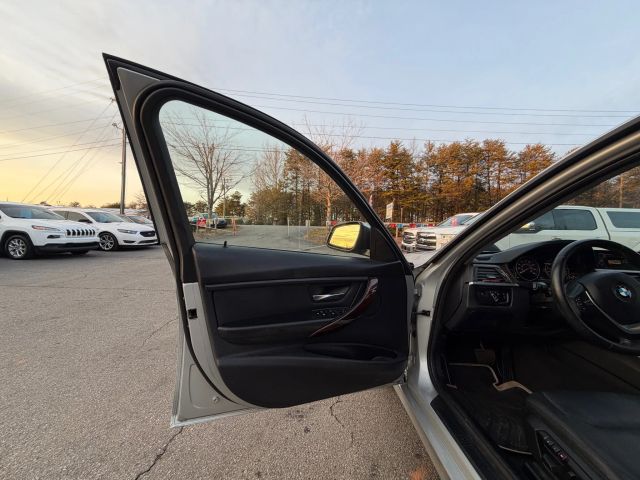 BMW3 Series 328i xDrive Sedan 4D11
