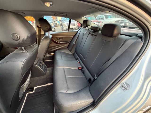 BMW3 Series 328i xDrive Sedan 4D12