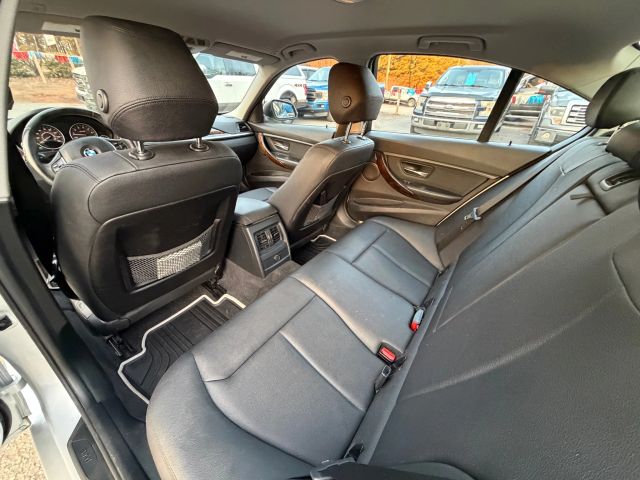 BMW3 Series 328i xDrive Sedan 4D13