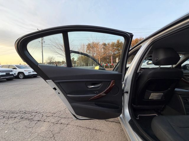 BMW3 Series 328i xDrive Sedan 4D14
