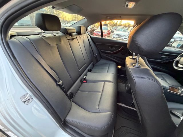 BMW3 Series 328i xDrive Sedan 4D15