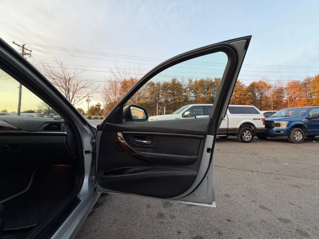 BMW3 Series 328i xDrive Sedan 4D17