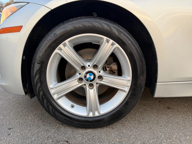 BMW3 Series 328i xDrive Sedan 4D22