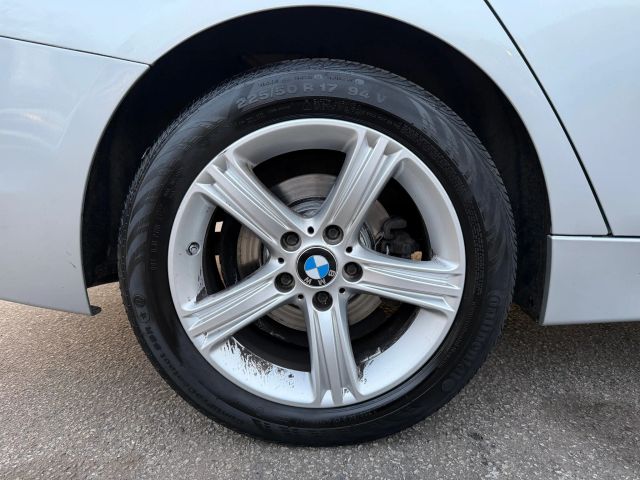 BMW3 Series 328i xDrive Sedan 4D23