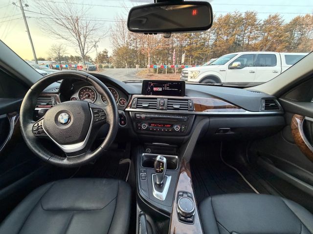 BMW3 Series 328i xDrive Sedan 4D9
