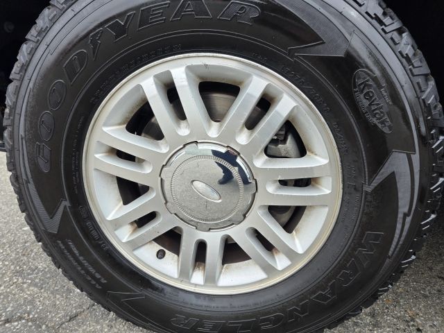 FordF150 SuperCrew Cab Lariat Pickup 4D 5 1/2 ft9