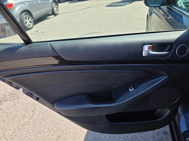 KiaCadenza Premium Sedan 4D18