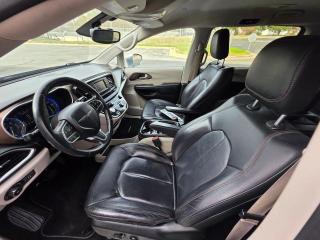 ChryslerPacifica Touring-L Minivan 4D12