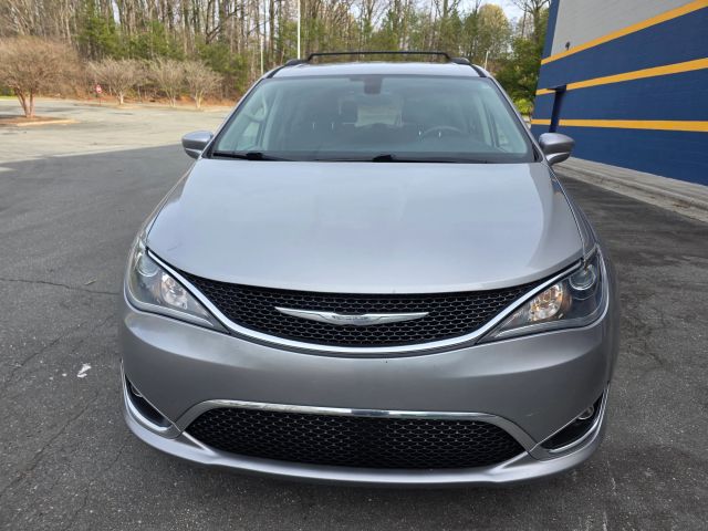 ChryslerPacifica Touring-L Minivan 4D2