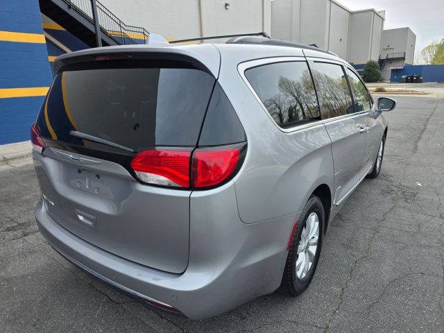 ChryslerPacifica Touring-L Minivan 4D5