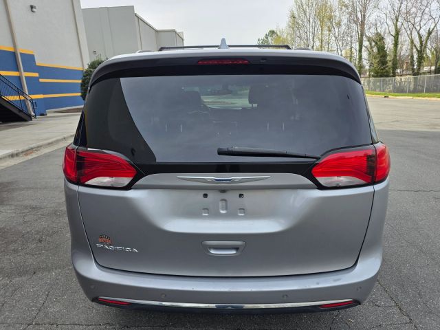 ChryslerPacifica Touring-L Minivan 4D6