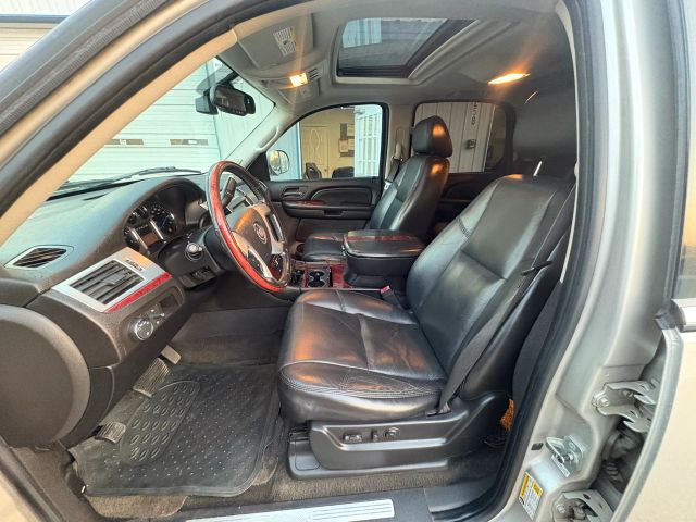 CadillacEscalade Sport Utility 4D17