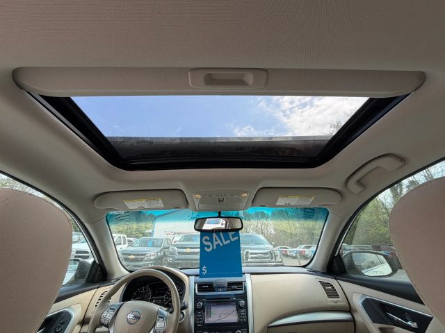 NissanAltima 2.5 SV Sedan 4D12