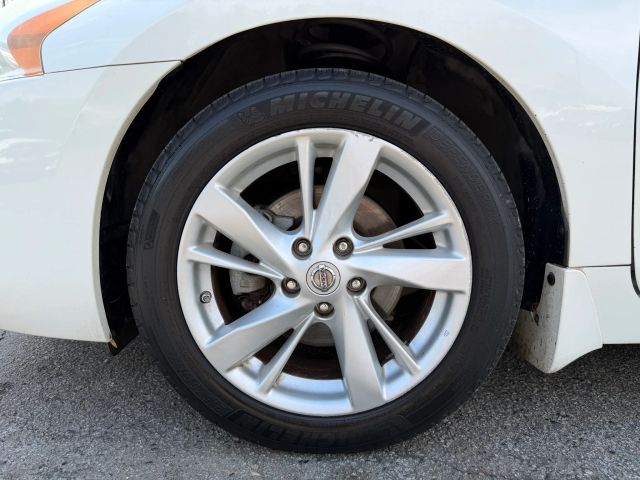 NissanAltima 2.5 SV Sedan 4D15