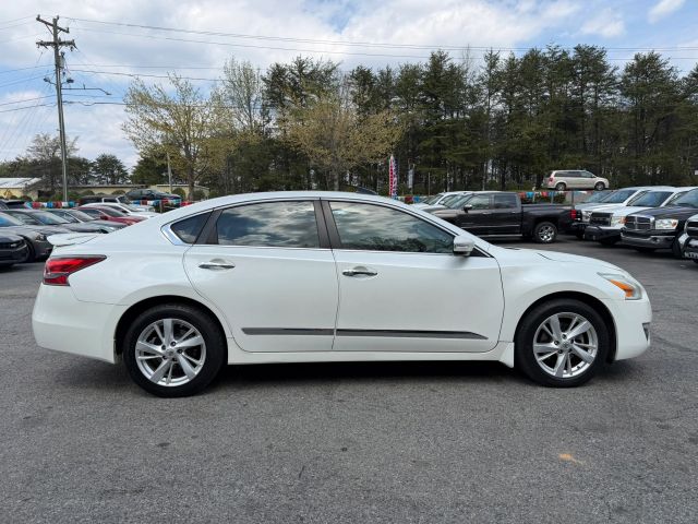 NissanAltima 2.5 SV Sedan 4D6