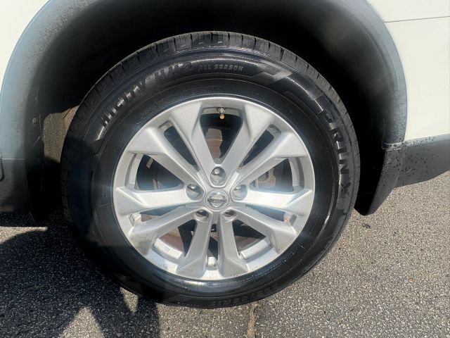NissanRogue SV Sport Utility 4D9