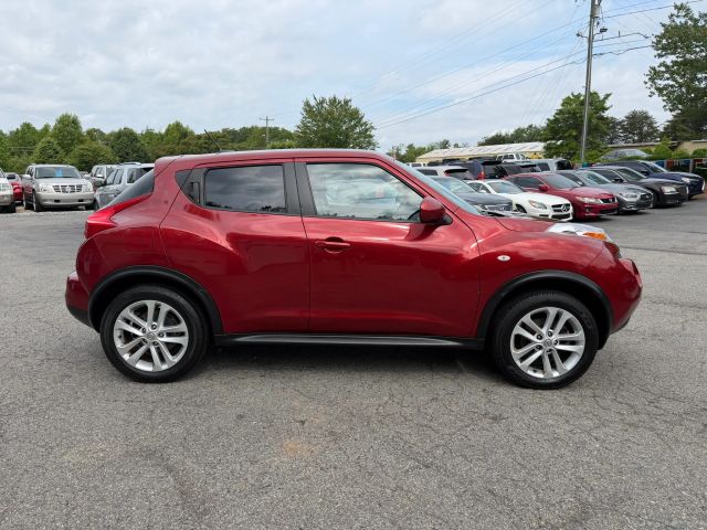 NissanJUKE SV Sport Utility 4D6