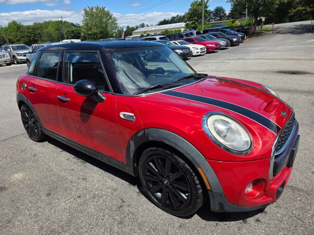MINIHardtop 4 Door Cooper S Hatchback 4D3