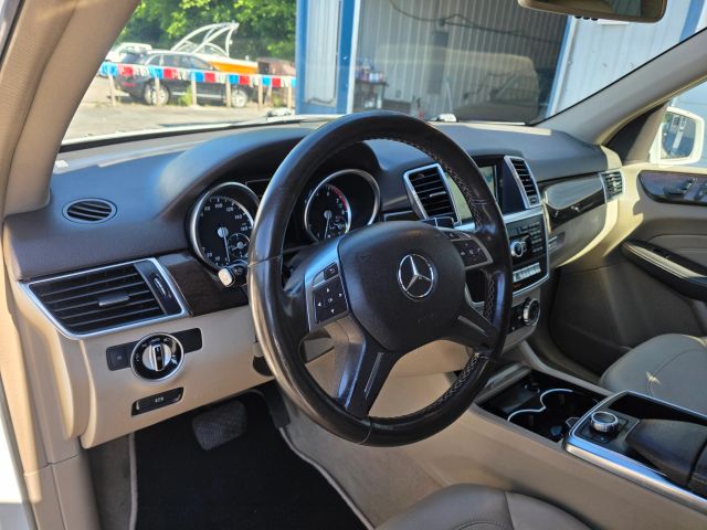 Mercedes-BenzM-Class ML 350 4MATIC Sport Utility 4D13