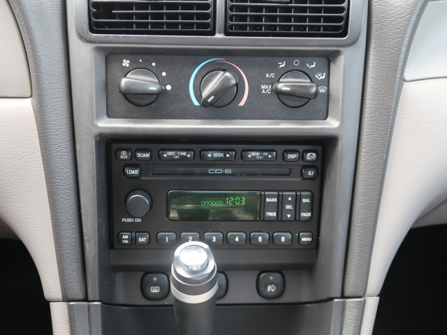 2004 Ford Mustang GT Deluxe photo